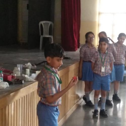 Students of classe 4 to 7 talke part ian interactive session on how major part of the trash in homes is plastic